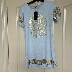 VERSACE JEANS COUTURE LOGO PRINT T-SHIRT DRESS IN BLUE. SIZE SMALL